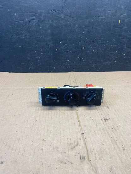 1995 to 1997 Ford Crown Victoria A/C Control o9932 DG0