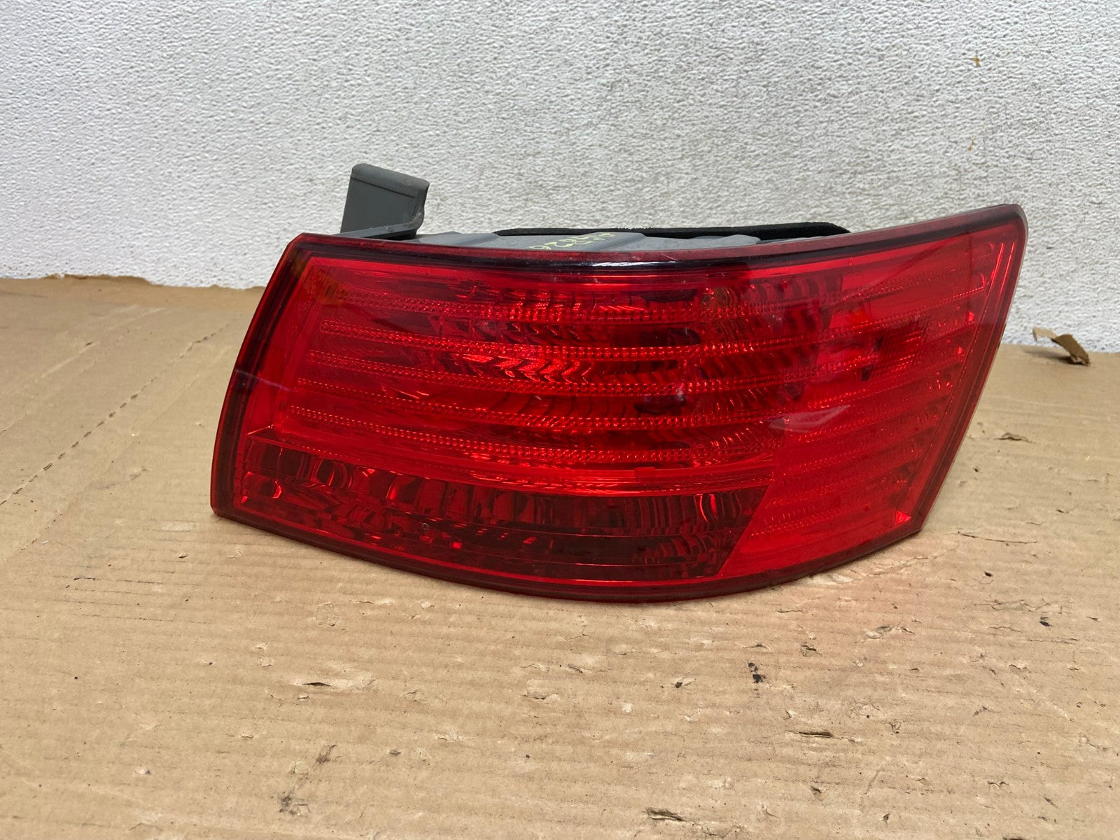 2009 to 2010 Hyundai Sonata Right Passenger Side Tail Light AG8262 LK0