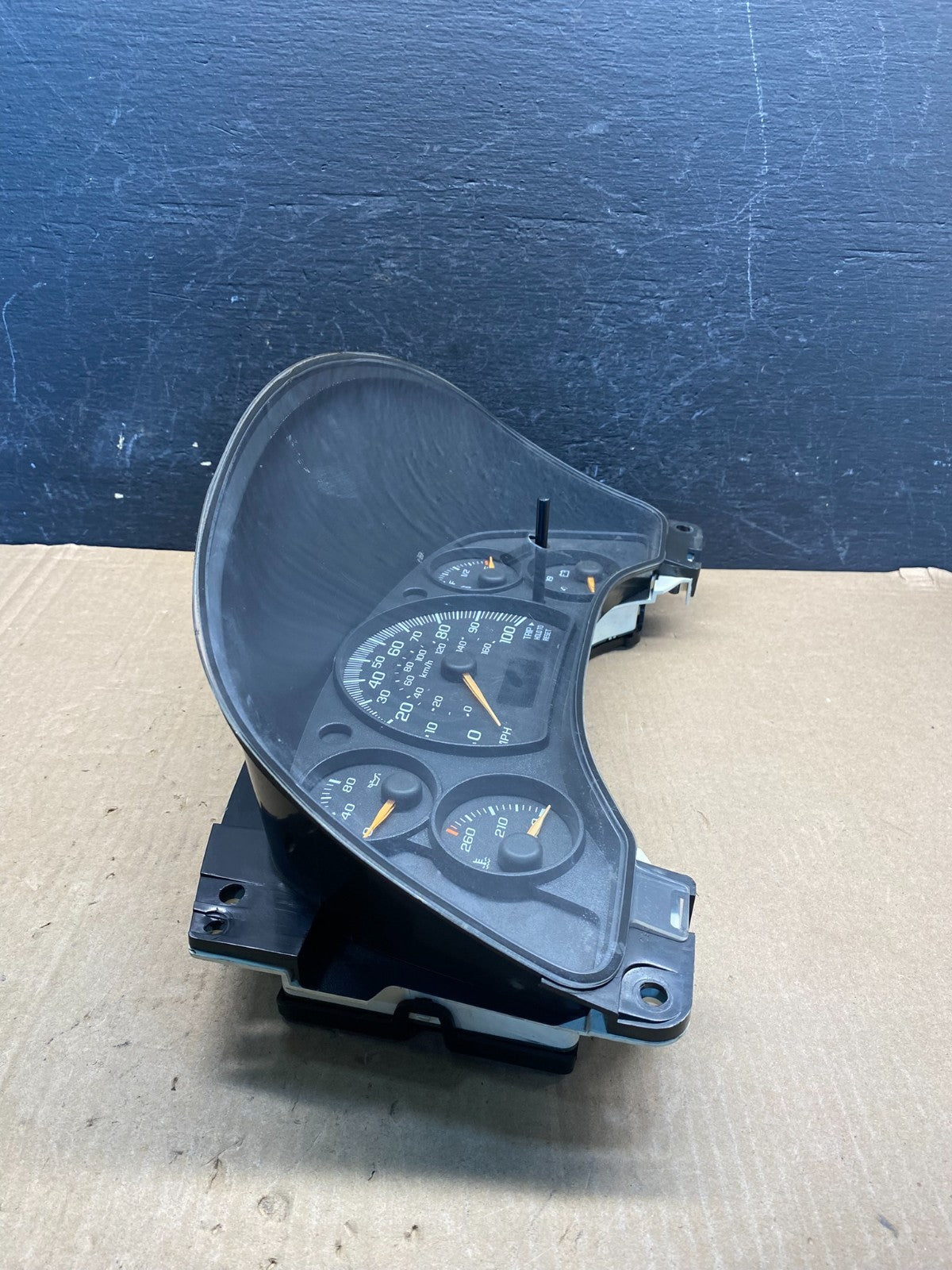2004 to 2007 Chevrolet Express Speedometer Cluster Gauge AE7587 DG1