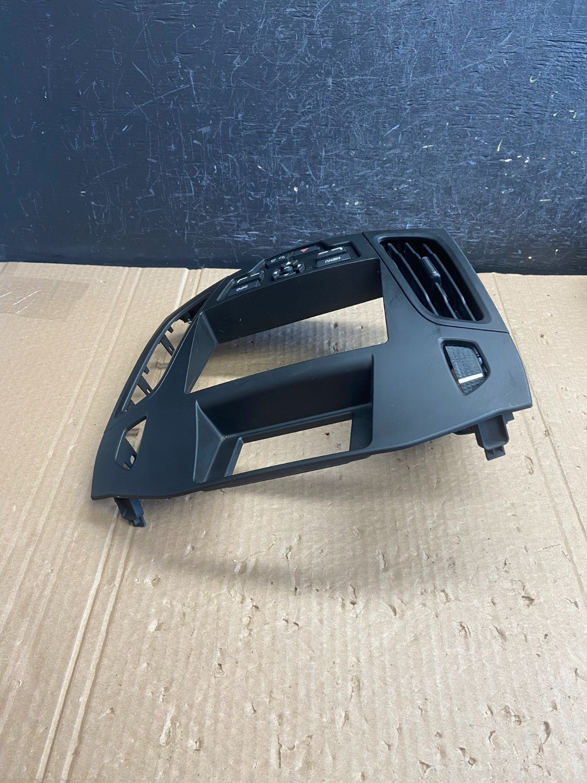 2012 to 2014 Ford Focus METRA 99-5827B / S-DIN D-DIN Car Radio Dash Kit AF62542