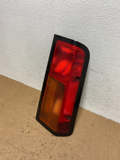 2003 - 2004 Land Rover Discovery 2 Right Passenger Side Tail Light ad3031 DG1