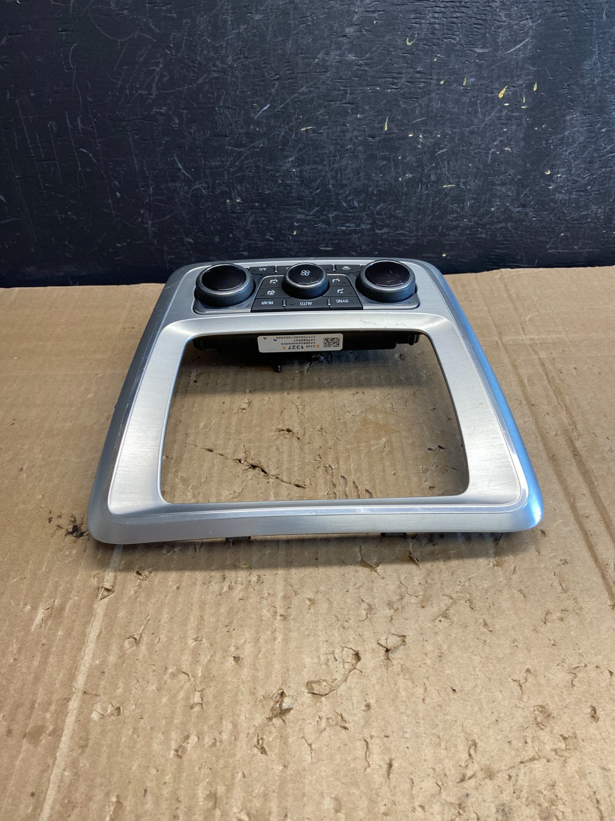 2013 - 2016 GMC Acadia A/C Heater Climate Control Radio Panel Bezel OE AE1906 DG2