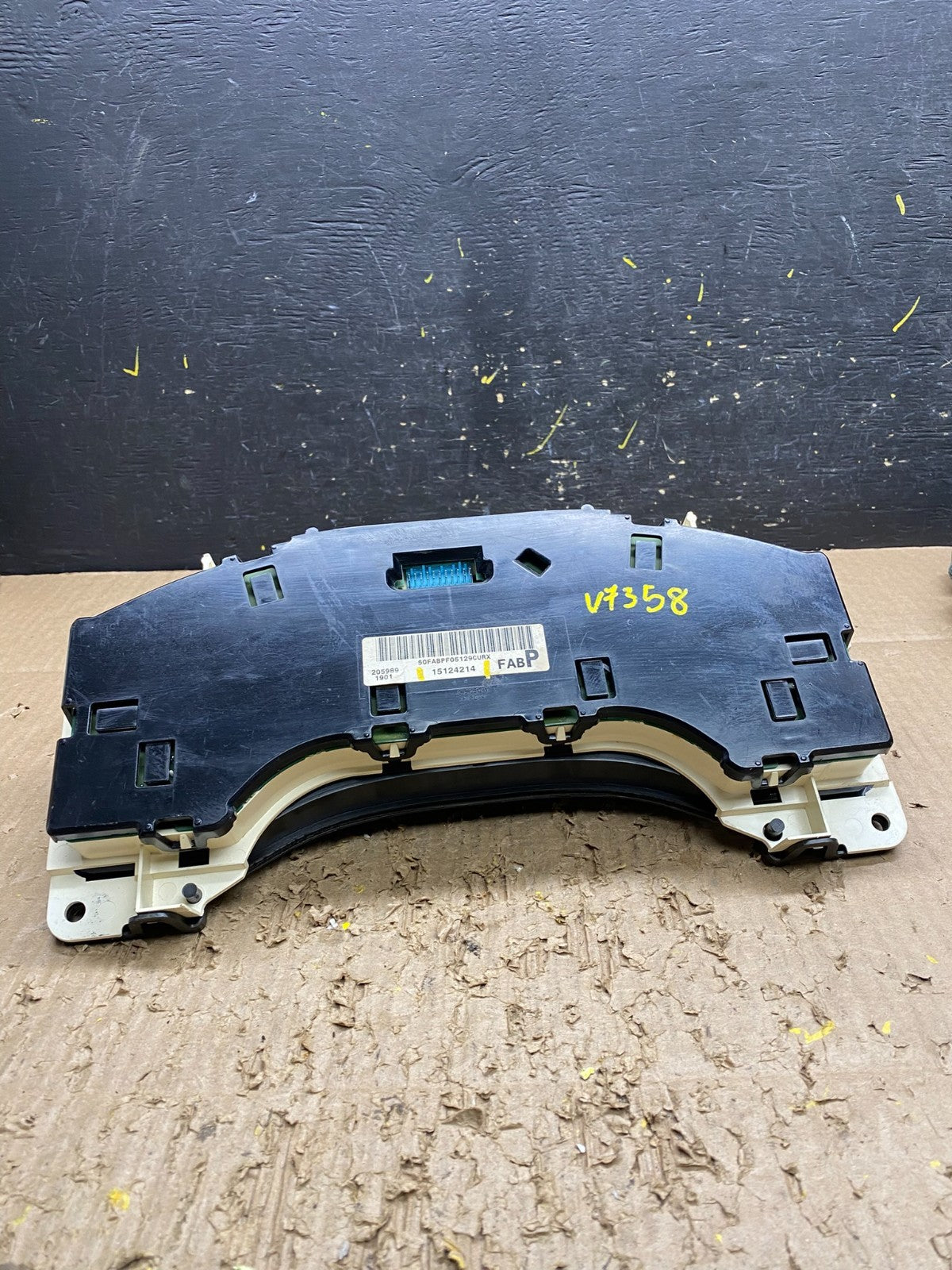 2004 to 2007 Chevrolet Express Speedometer Cluster Gauge OEM  V7358 DG5