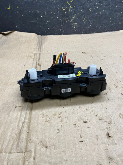 2011 - 2014 Volkswagen  Jetta Center Climate Control Panel AC Heater X5860 DG4