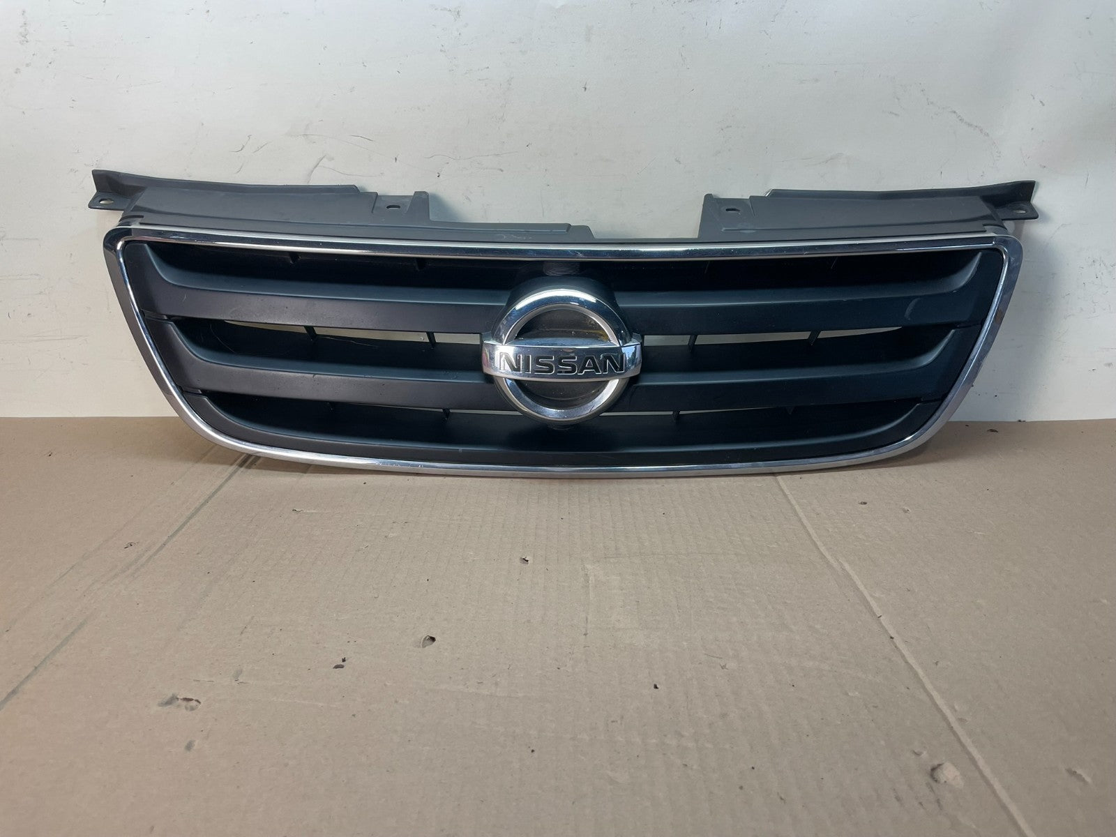 2002 2003 2004 Nissan Altima Front Upper Grill Grille AG7654 DG0