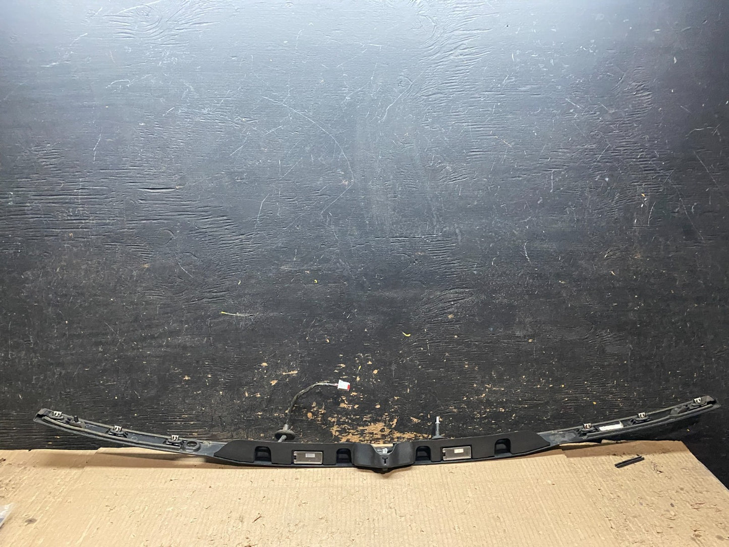 2016 - 2019 Ford Explorer Interceptor Rear Tailgate Molding With Camera X8143 DG8