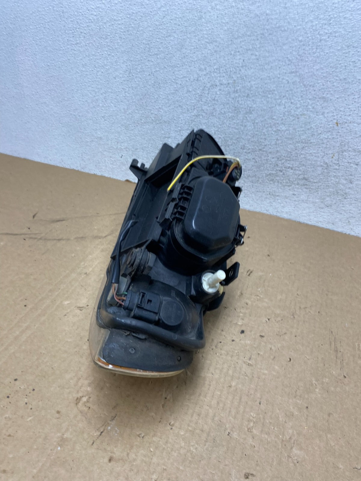 1999 to 2002 Audi A4 Passenger Right Side Headlight AG0491 DW8