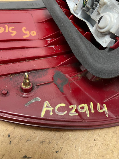 2004-2005 Toyota Sienna Right Passenger Rh Side Tail Light Oem AC2914 LK6