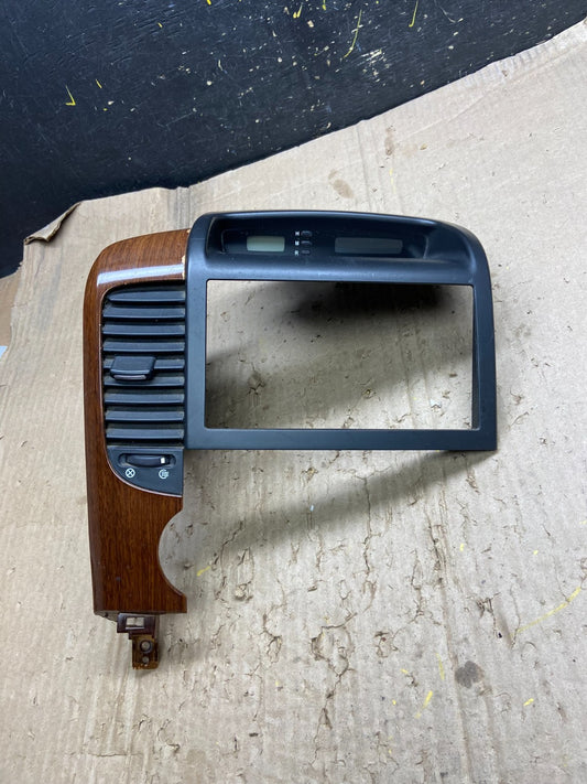 2006-2012 Hyundai Entourage Sedona Center Radio Clock Bezel Air Vent X6249 DG0