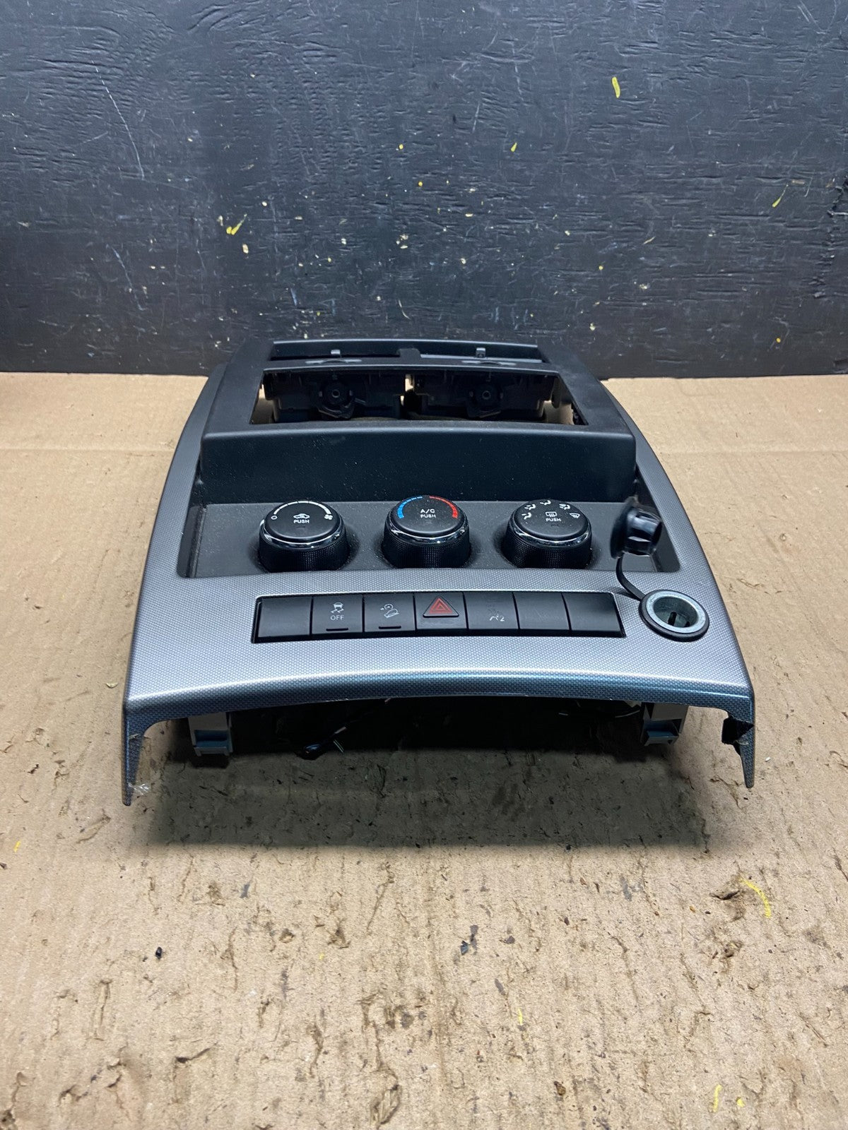 2008 to 2012 Jeep Liberty Dash Climate Temperature Control Radio Bezel Q1083 DG1
