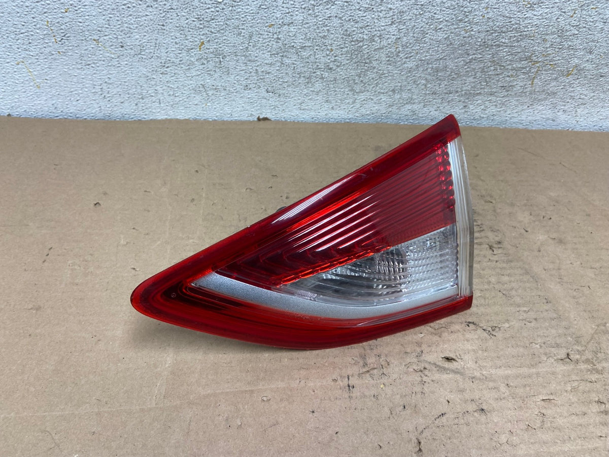 2013 to 2016 Ford Escape Right Passenger RH Side Inner Tail Light AI0934 LK2