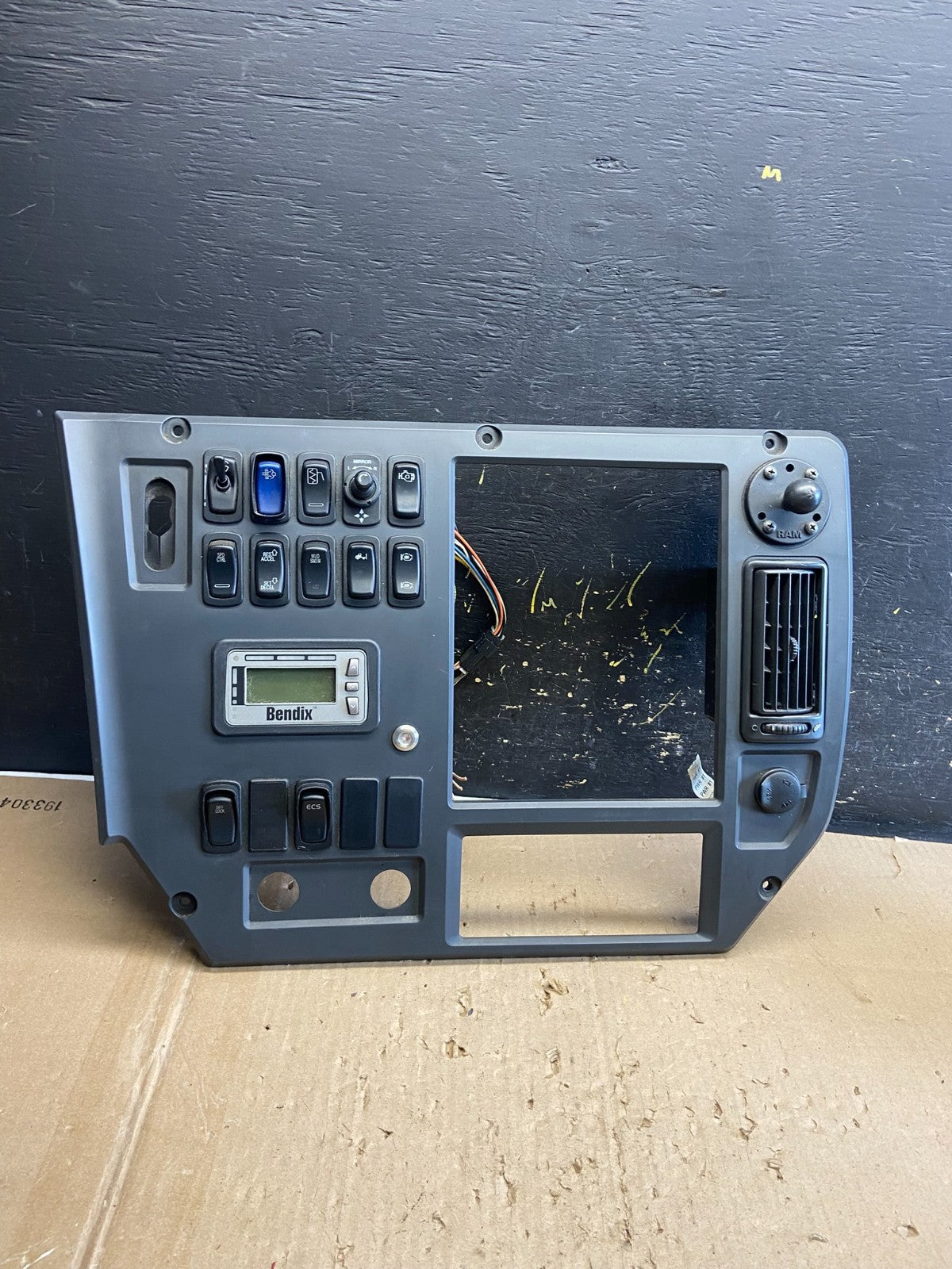 2018 Mack Dash Panel with Rocker Switches 84MT5102M CXU612 AB22750