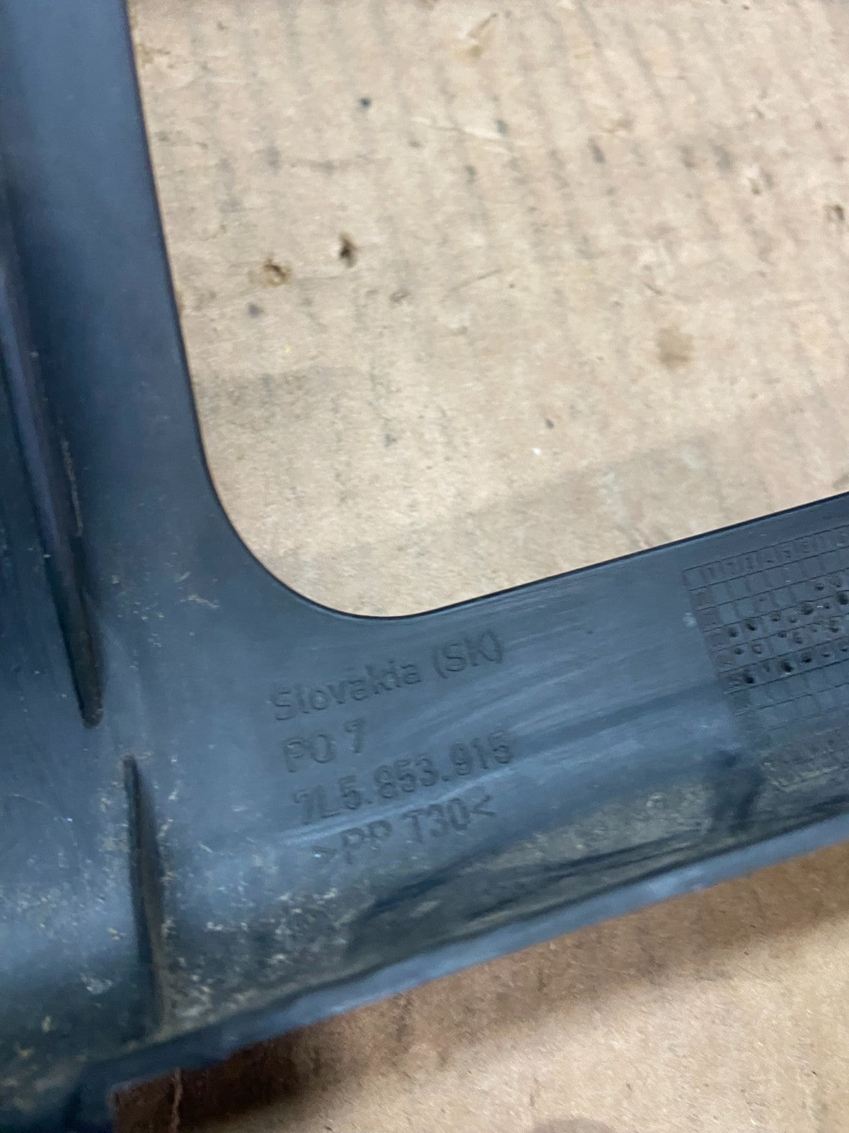 2008 to 2010 Porsche Cayenne Front Under Bumper Garnish 7L5853915 z3245 DG7
