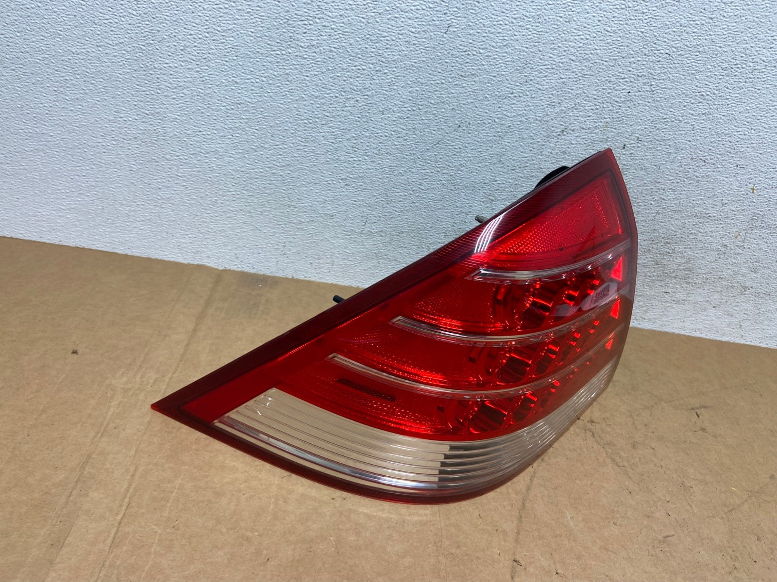 2005 to 2007 Mercury Montego Left Driver LH Side Tail Light AE3099 LK2