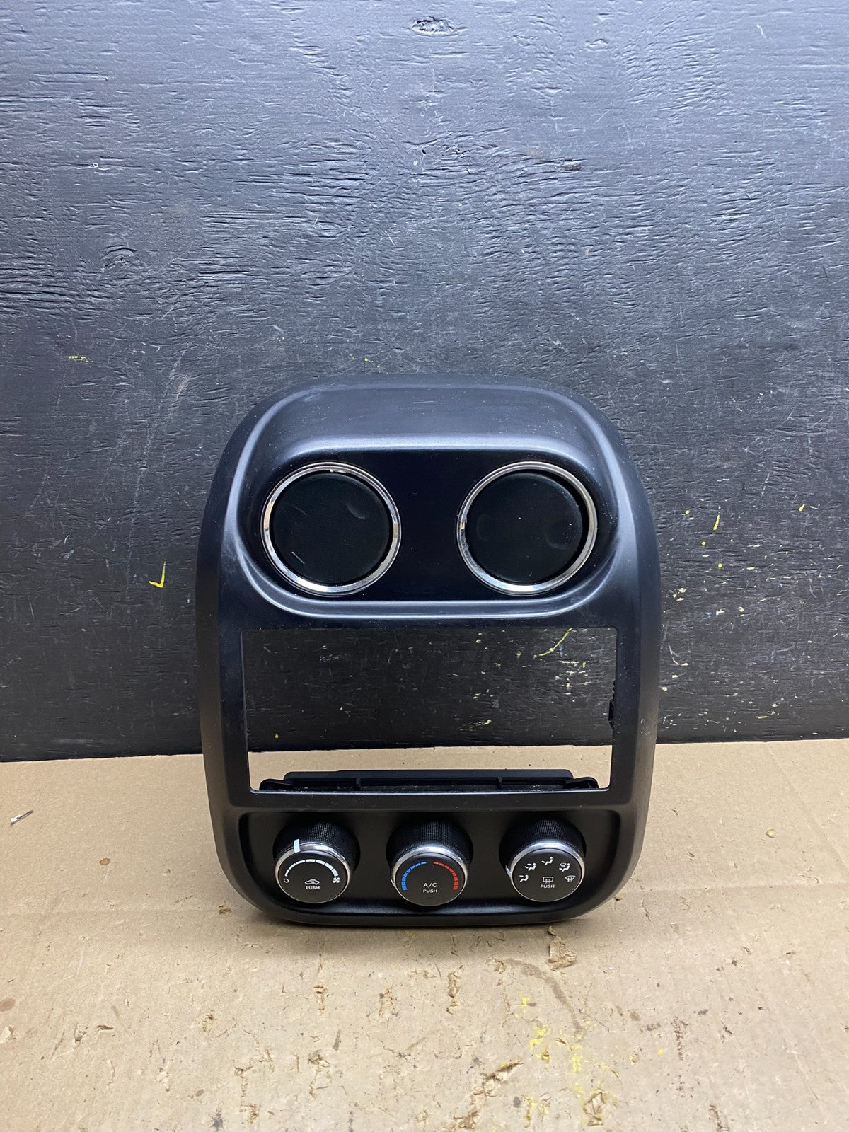 2011 to 2017 Jeep Compass Dash Climate Temperature Control Radio Bezel U5215 DG0