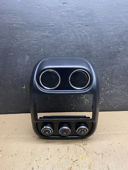 2011 to 2017 Jeep Compass Dash Climate Temperature Control Radio Bezel U5215 DG0