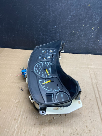 1999 to 2002 Chevrolet Silverado Sierra Cluster Gauge Speedometer ECM AE1794 DG1