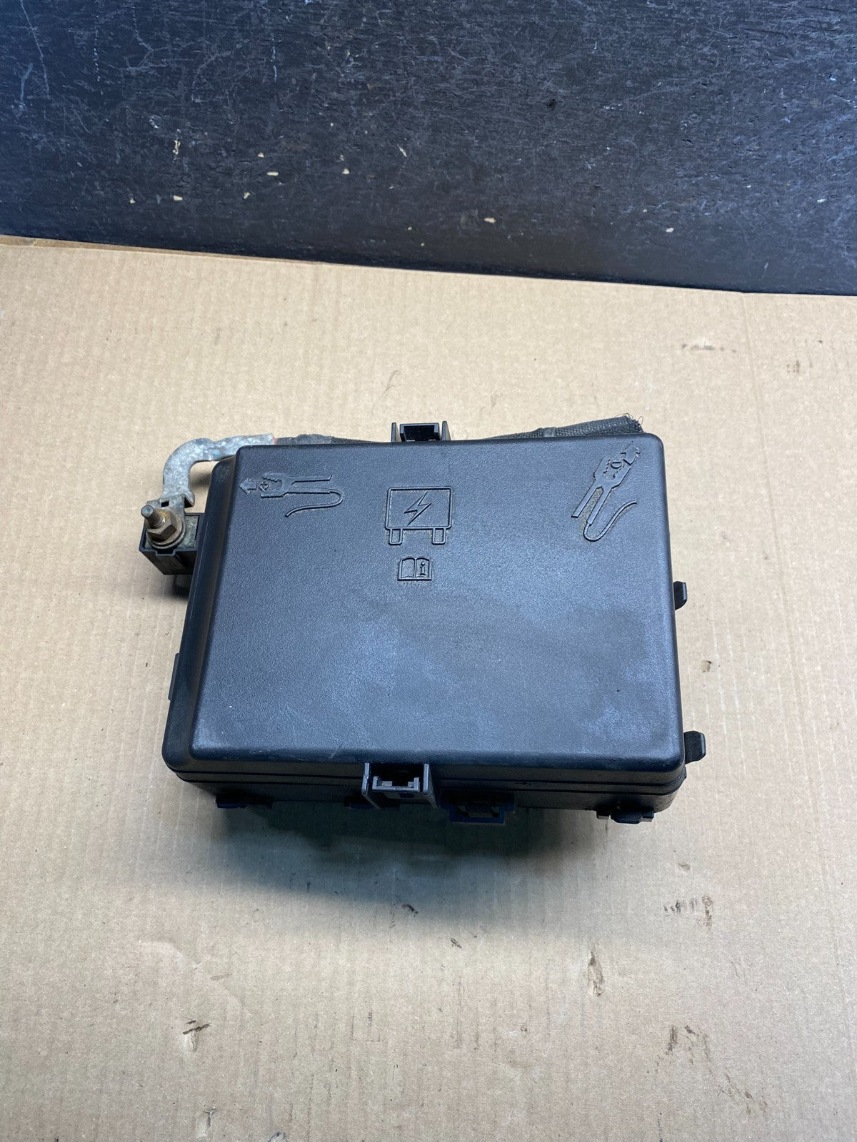 2011 Dodge Charger 5.7L Engine Fuse Box AH1615 DG4