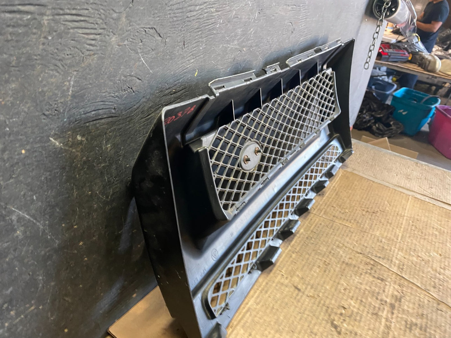 2004 2005 2006 Land Rover Freelander 1 Front Bumper Grille Grill  Q8564 DG12