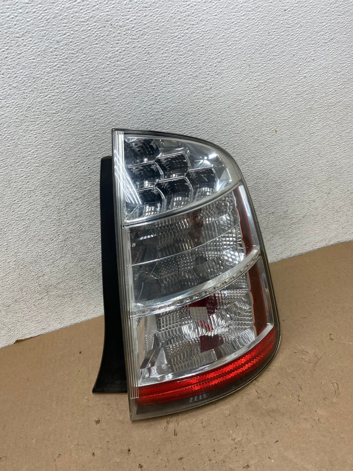 2006 to 2009 Toyota Prius Tail Light Right Passenger Side AG4143 LK2