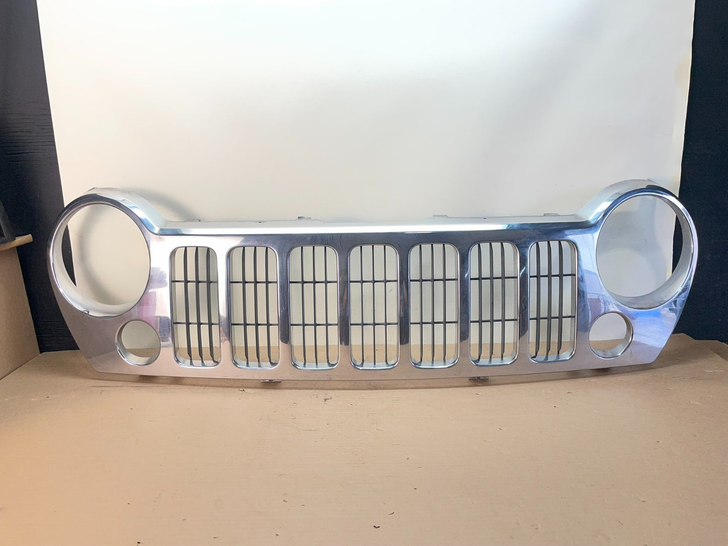 2005 to 2007 Jeep Liberty Front Upper Grill Grille AF8500 DG0