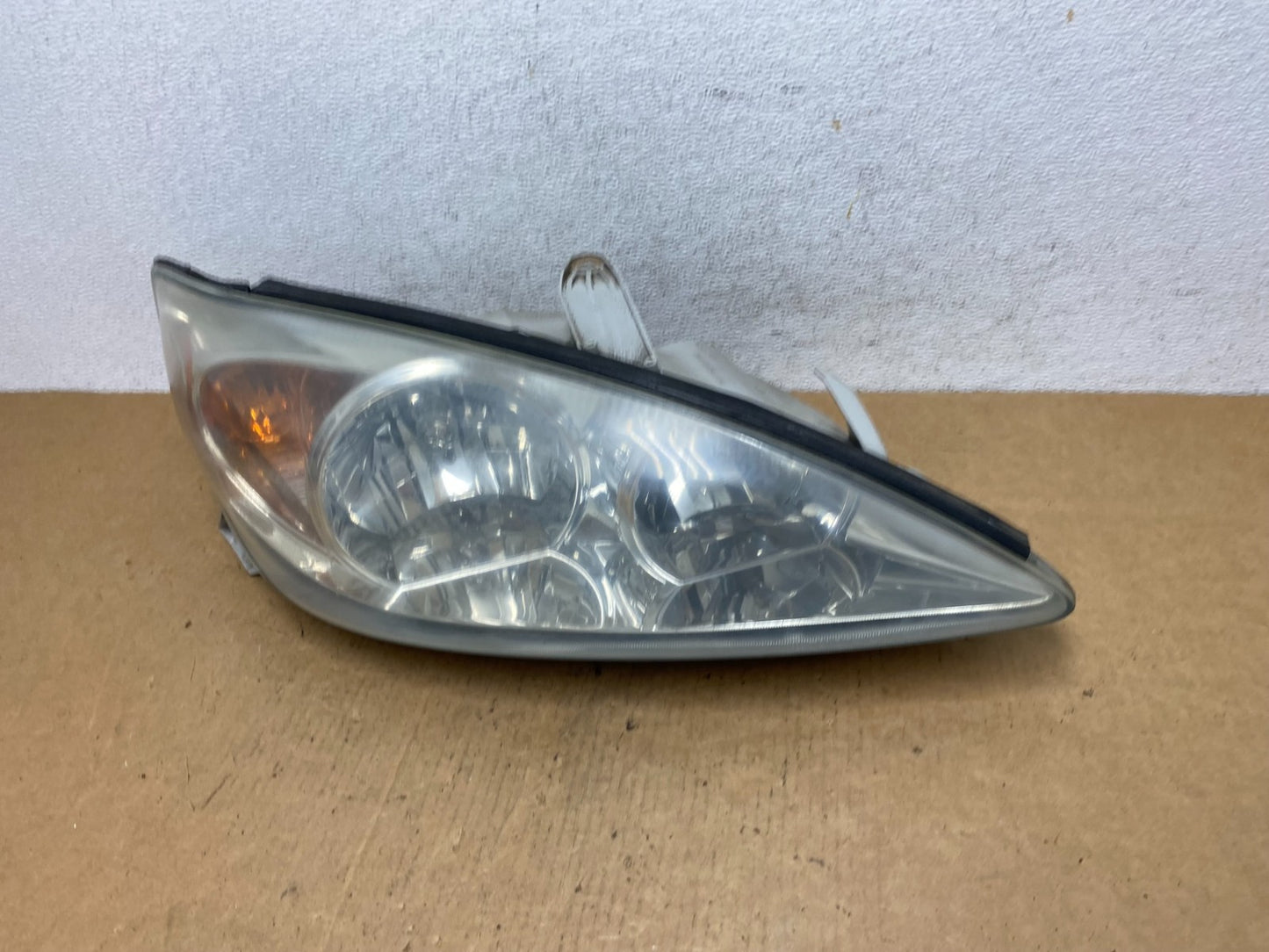 2002 to 2004 Toyota Camry Halogen Headlight Right Passenger Rh AD4707 DW1