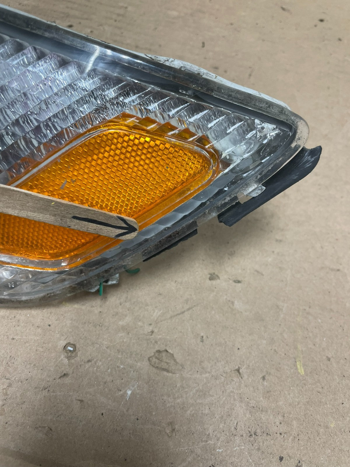 1997 to 1999 Lexus ES300 Left Driver LH Side Turn Signal OEM AA9973 DW4