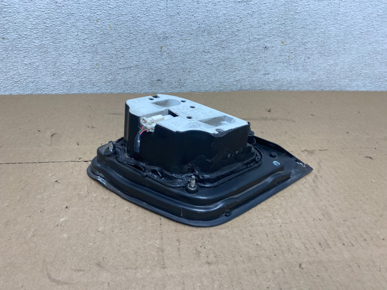 1995 1996 Nissan Maxima Right Passenger RH Side Inner Tail Light I9601 DW3