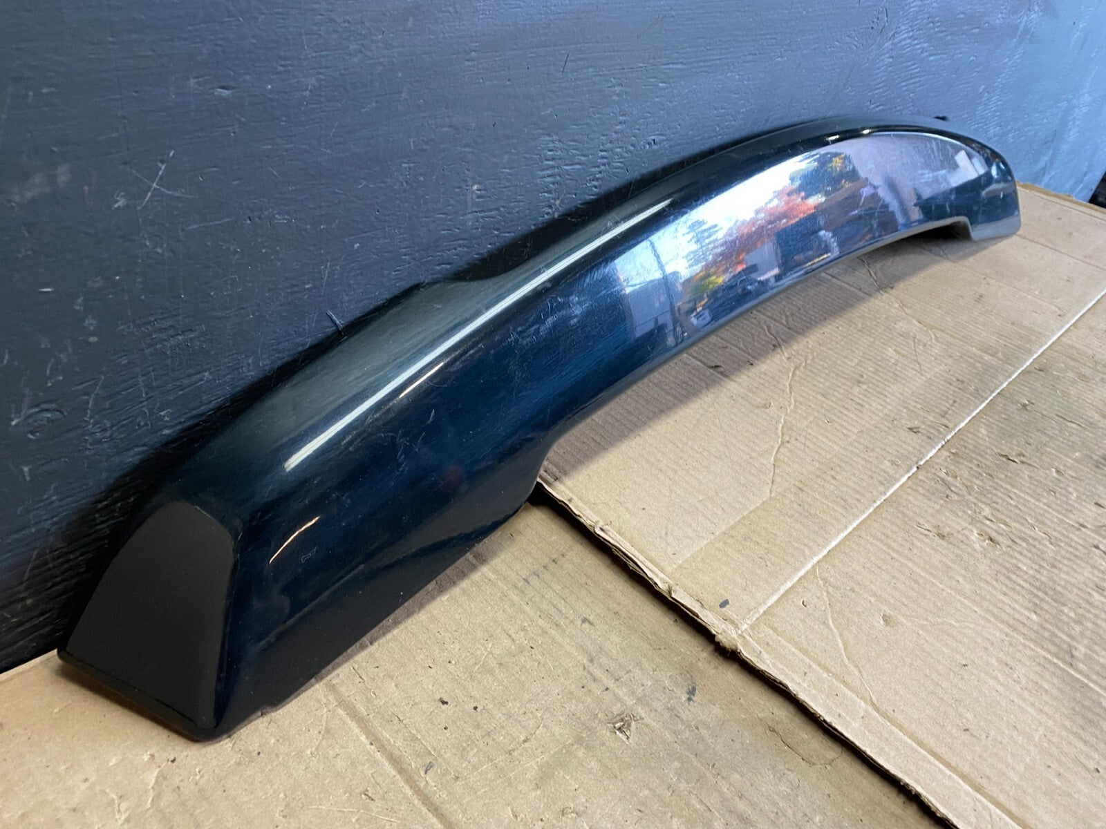 2008 to 2014 Land Rover LR2 Rear Trunk Tail Light Lift Gate Spoiler D9290 DG12