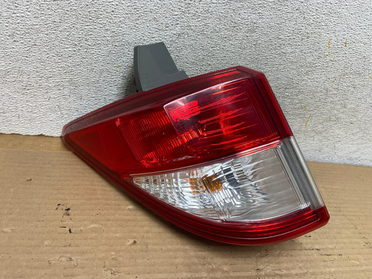 2011 to 2017 Nissan Quest Left Passenger LH Side Tail Light AH0621 LK0