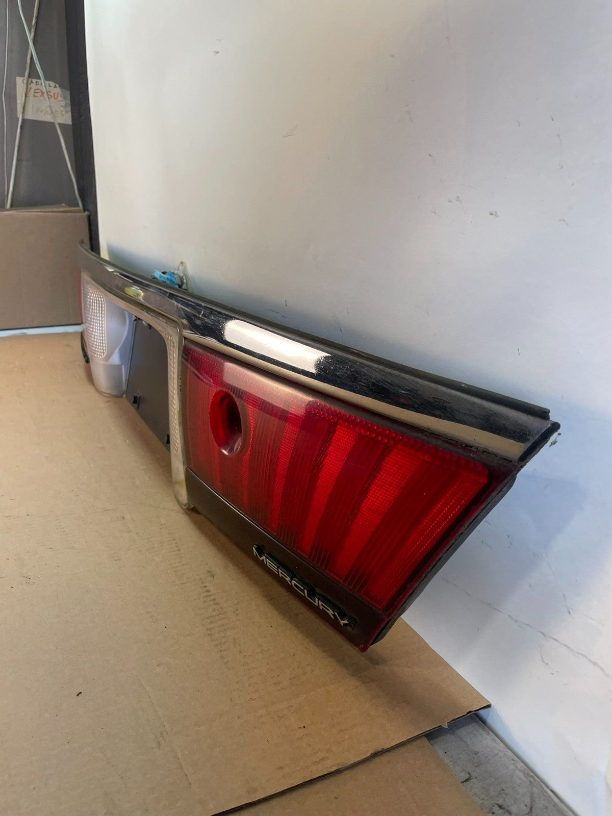 1998 to 2002 Mercury Grand Marquis Trunk Lid Center Tail Light AI4284 DG1