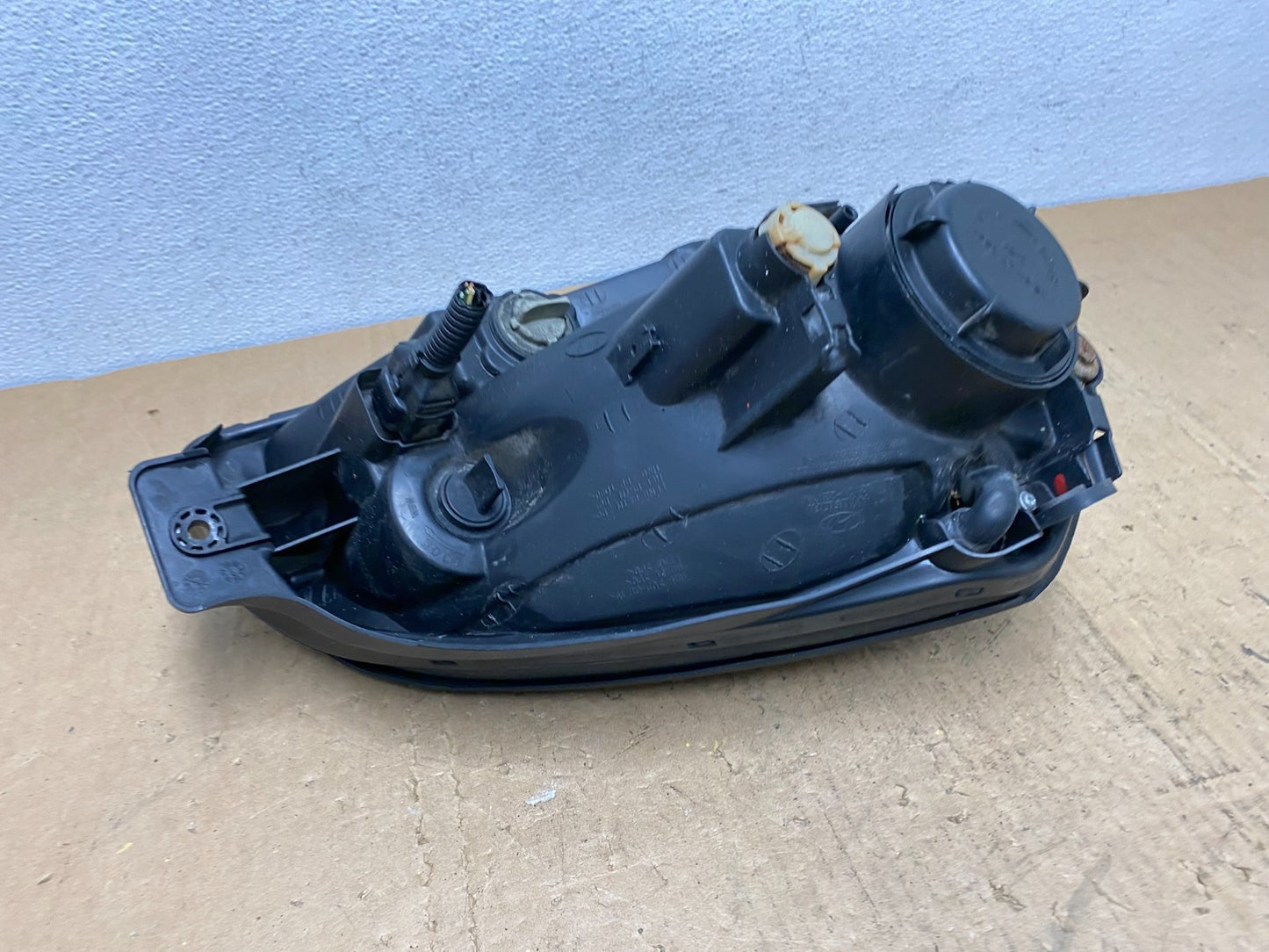 2005 to 2008 Hyundai Tucson Left Driver LH Side Headlight AD0533 DW7