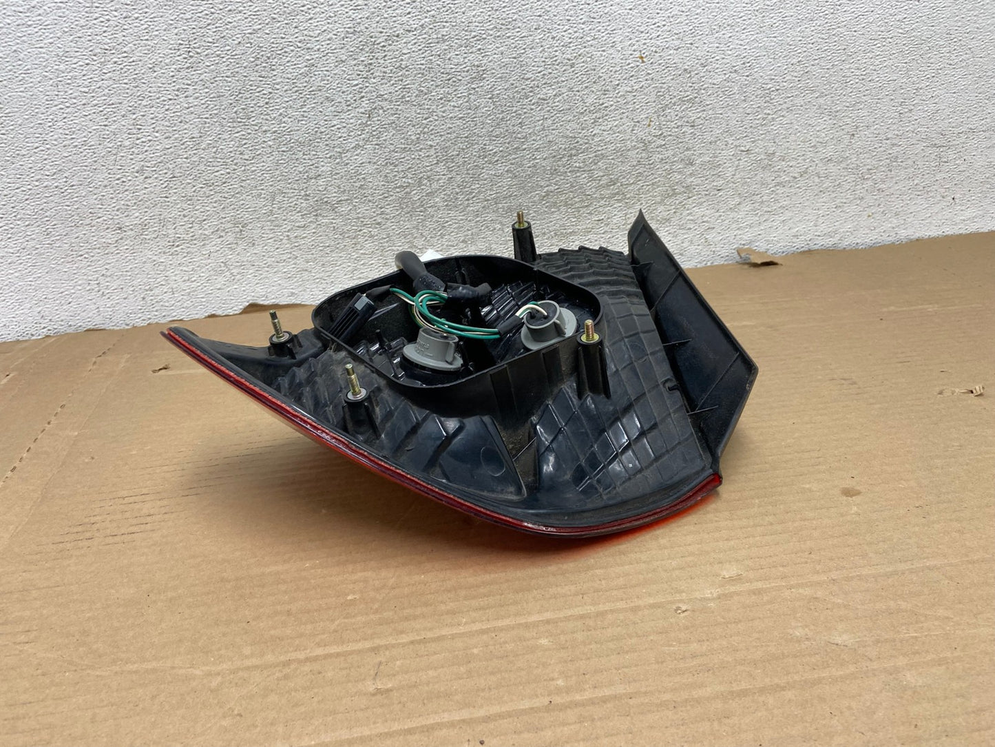 2000 2001 2002 Toyota Avalon Left Driver Side Tail Light AG8103 LK4