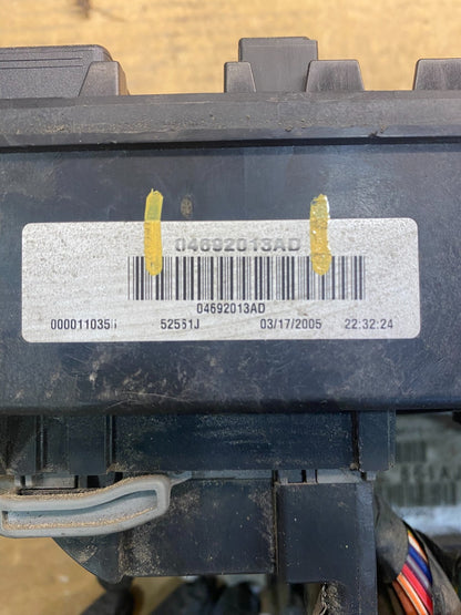 2004 2005 Dodge Durango  Fuse Box Relay Unit Module Body Control AA0922 DG6