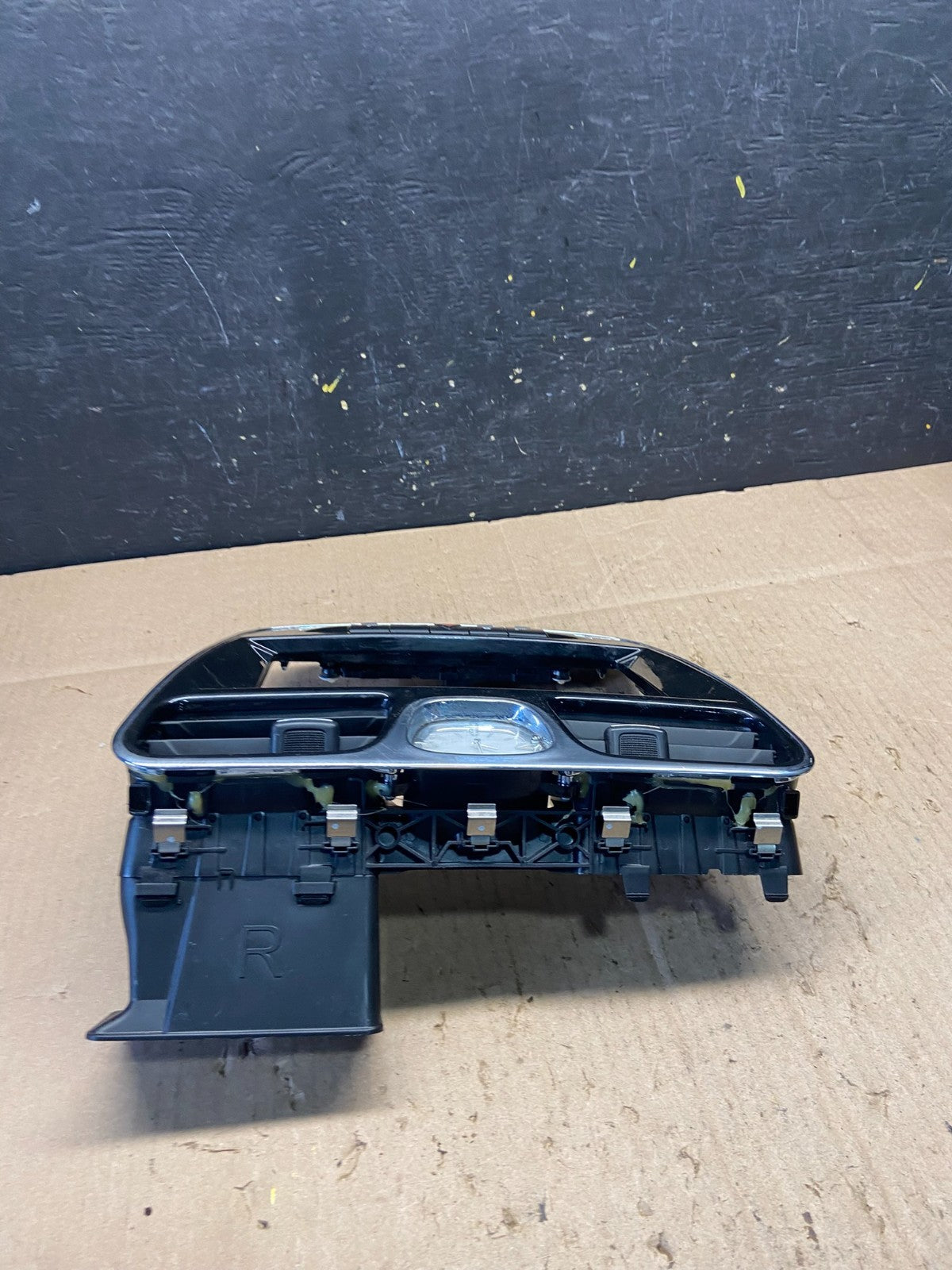 2011-2014 Chrysler 200 Dash Radio Bezel Trim Clock Hazard Bezel Q0878 DG3