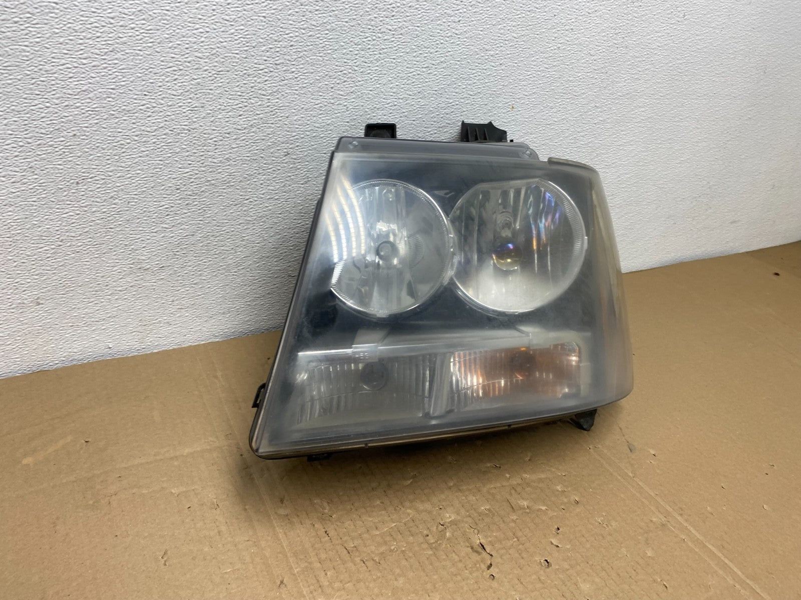 2007 to 2013 Chevrolet Suburban Tahoe Left Driver LH Headlight Oem AC3812 DW2