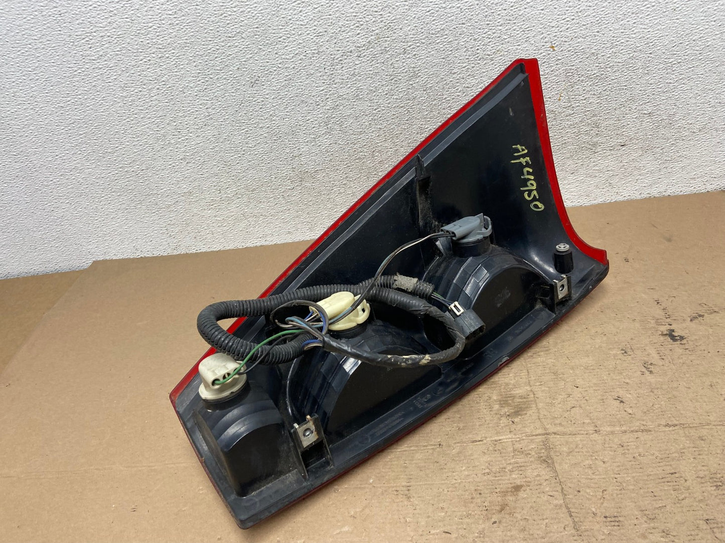 2002 - 2006 Chevrolet Avalanche Right Passenger Rh Side Tail Light AF4950 LK4