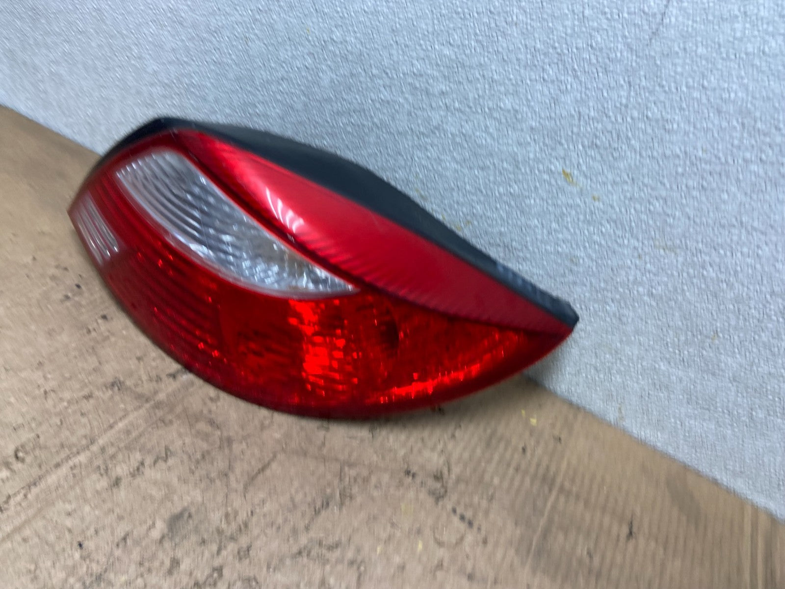 2000 to 2002  Kia Rio Sedan Right Passenger RH   Tail Light OEM AA8493 DG1