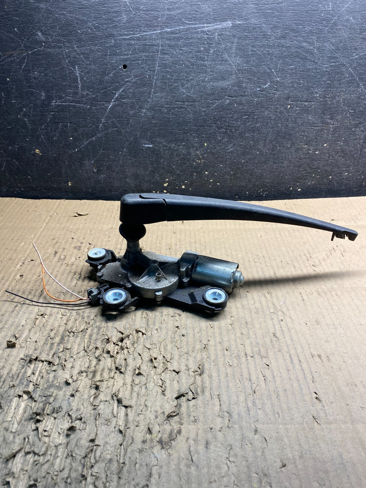 2004 to 2009 Mazda 3 Windshield Rear Wiper Motor y1207 DG1