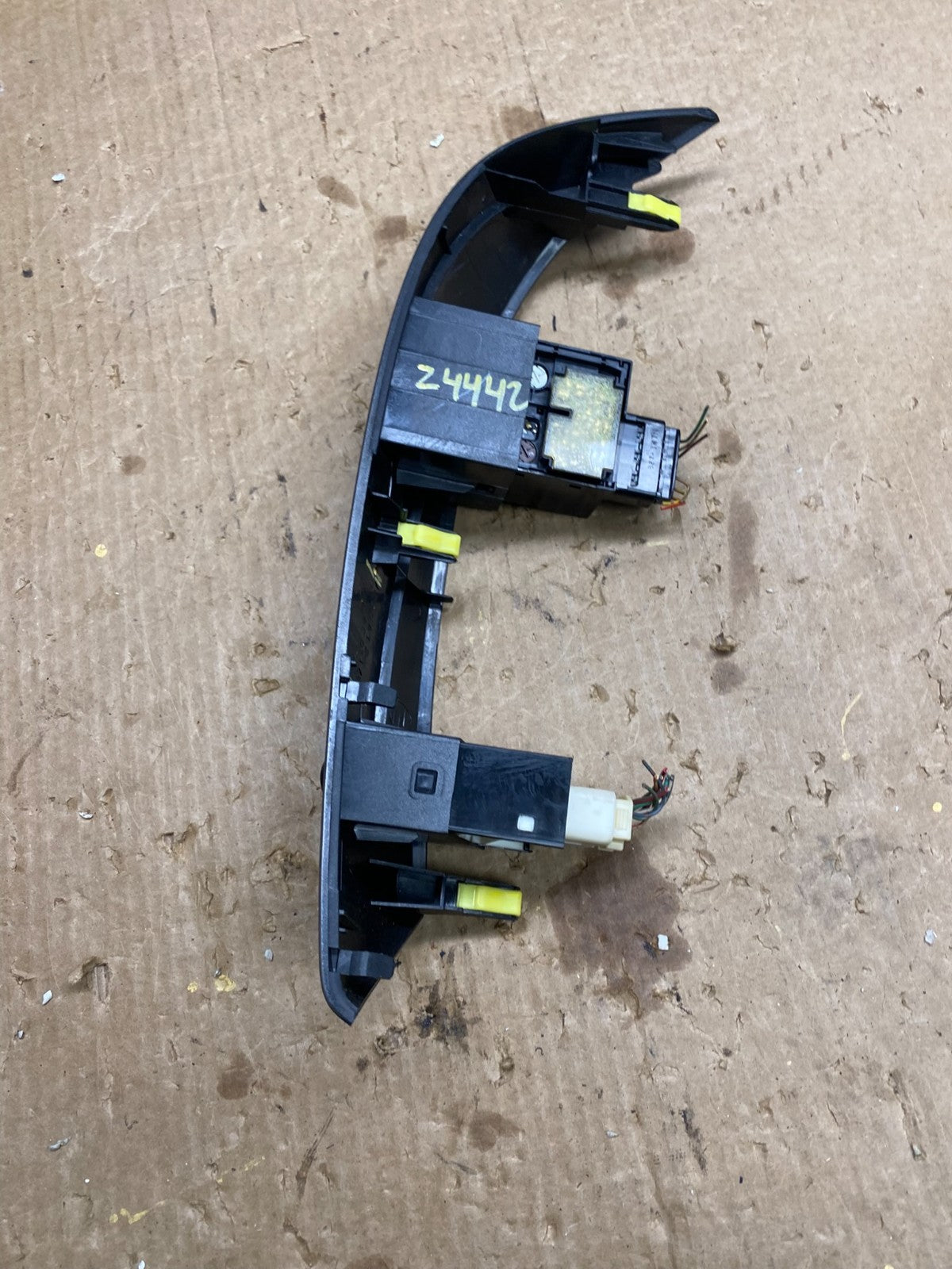 2004 to 2010 Toyota Sienna Left Side Climate Switches Bezel Trim OEM z4442 DG2