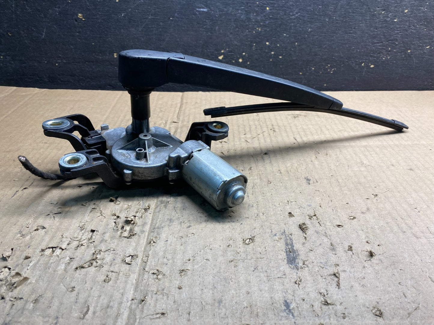 2006 to 2009 Volkswagen Golf Rear Windshield Wiper Motor OEM ab0397 DG1