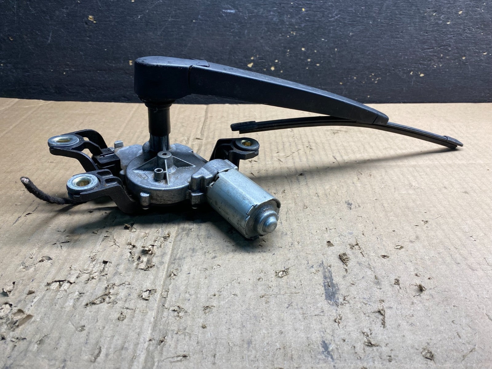 2006 to 2009 Volkswagen Golf Rear Windshield Wiper Motor OEM ab0397 DG1