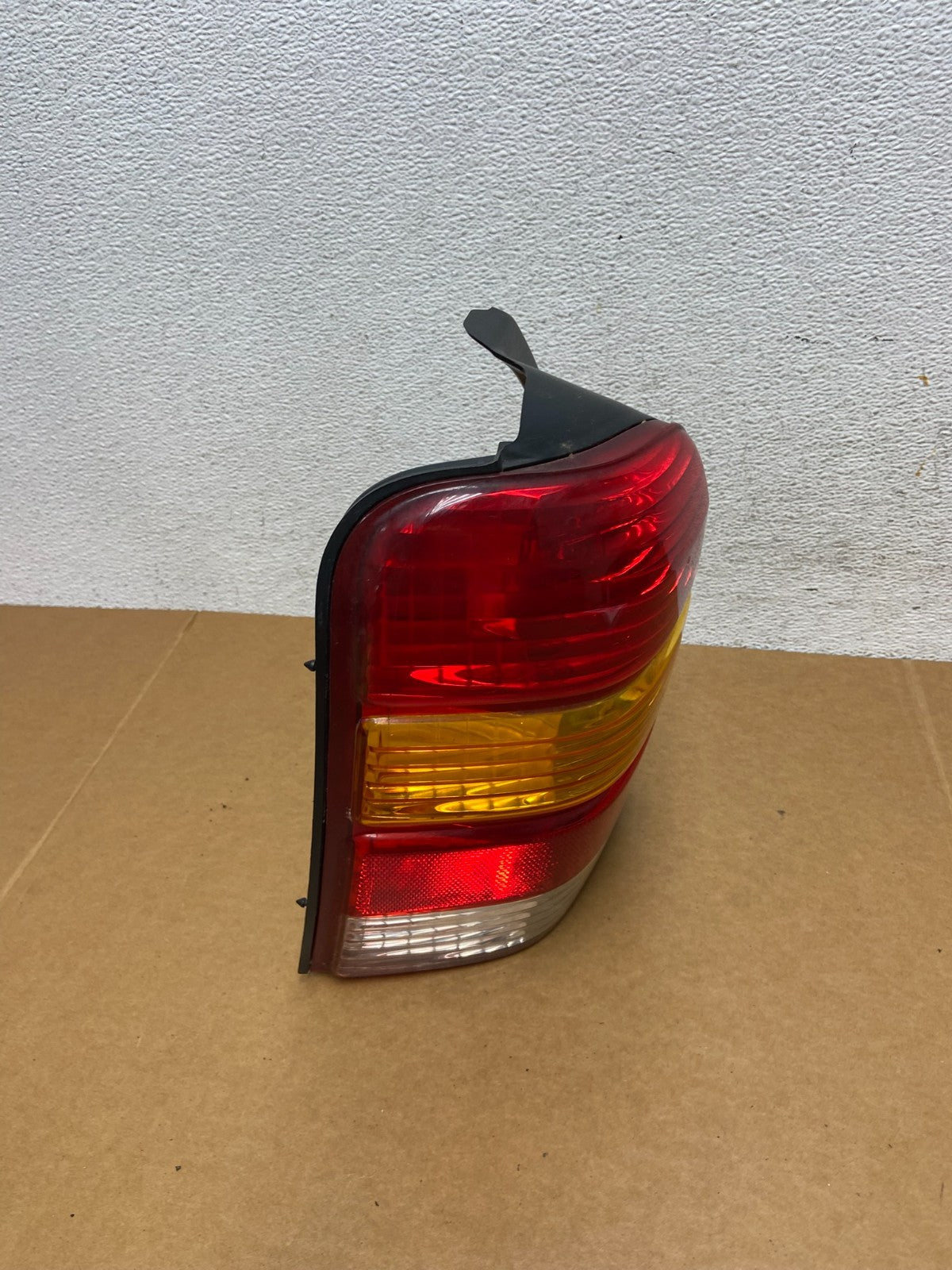 2001 to 2007 Ford Escape Left Driver Lh Side Tail Light AD8864 DW2
