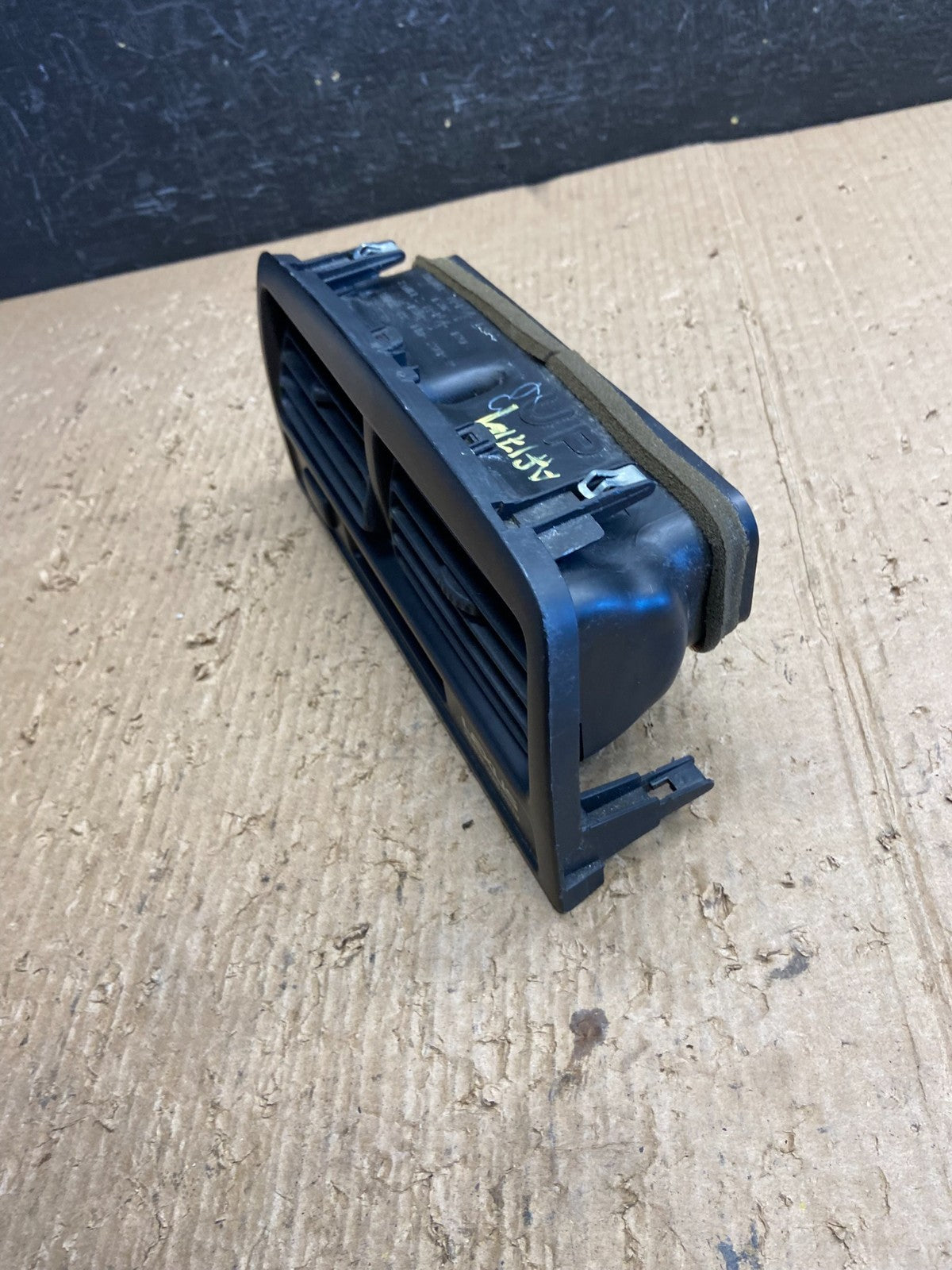 1997 to 2001 Lexus ES330 ES300 Front Center Side Air Vent AF1714 DG2