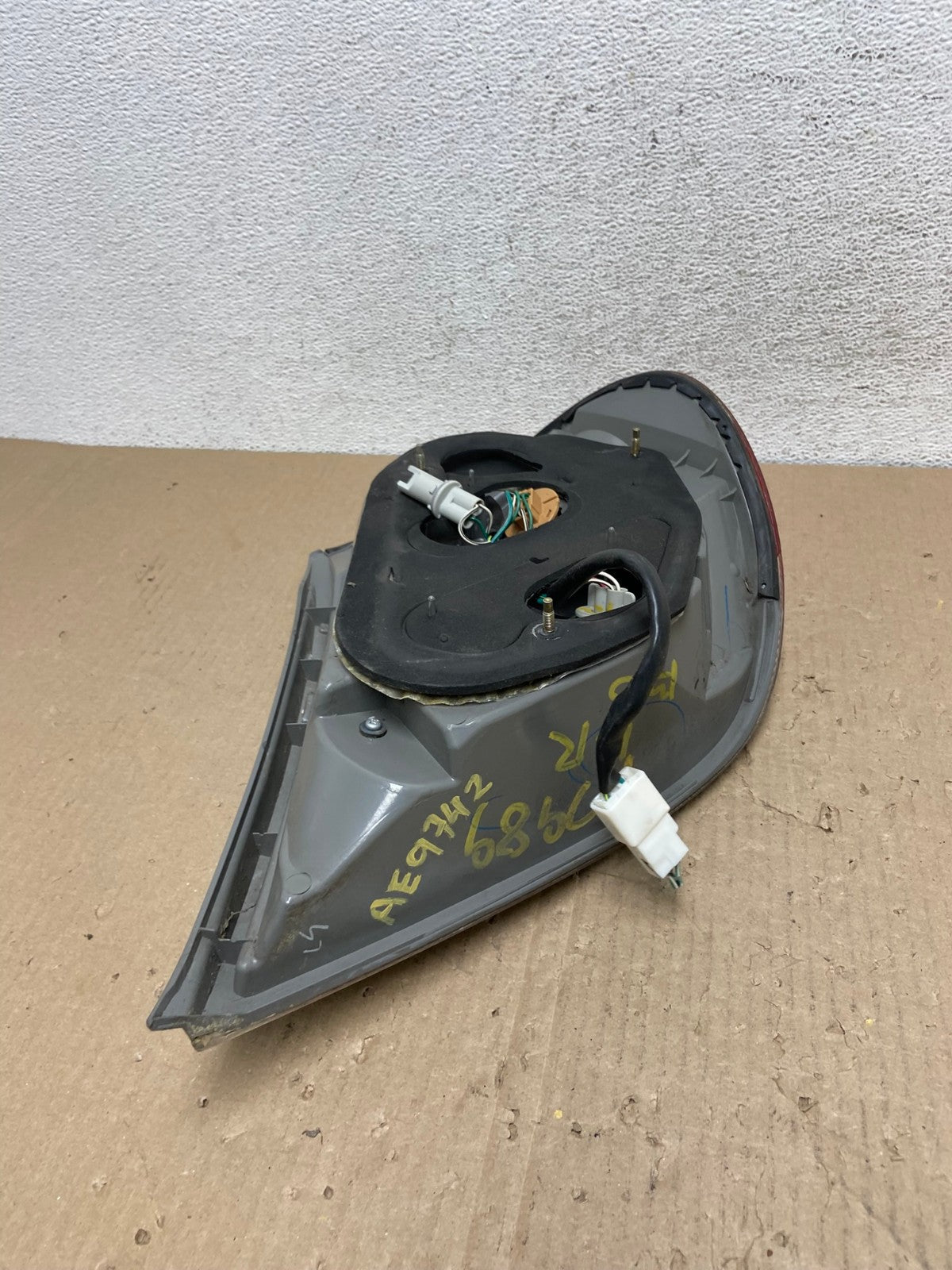 2005 to 2006 Toyota Camry Tail Light Left Driver Lh Side AE9742 LK6