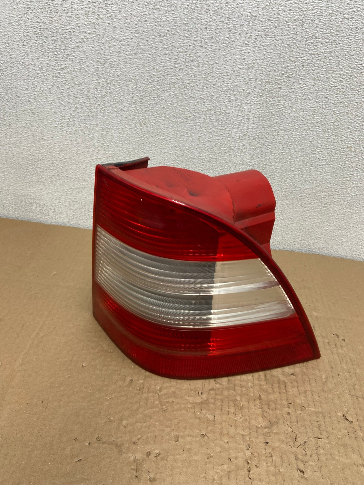 2002-2005 Mercedes ML 350 Ml-Class Right Passenger Rh Side Tail Light AB6276 LK0