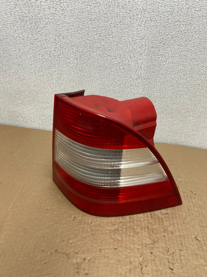 2002-2005 Mercedes ML 350 Ml-Class Right Passenger Rh Side Tail Light AB6276 LK0