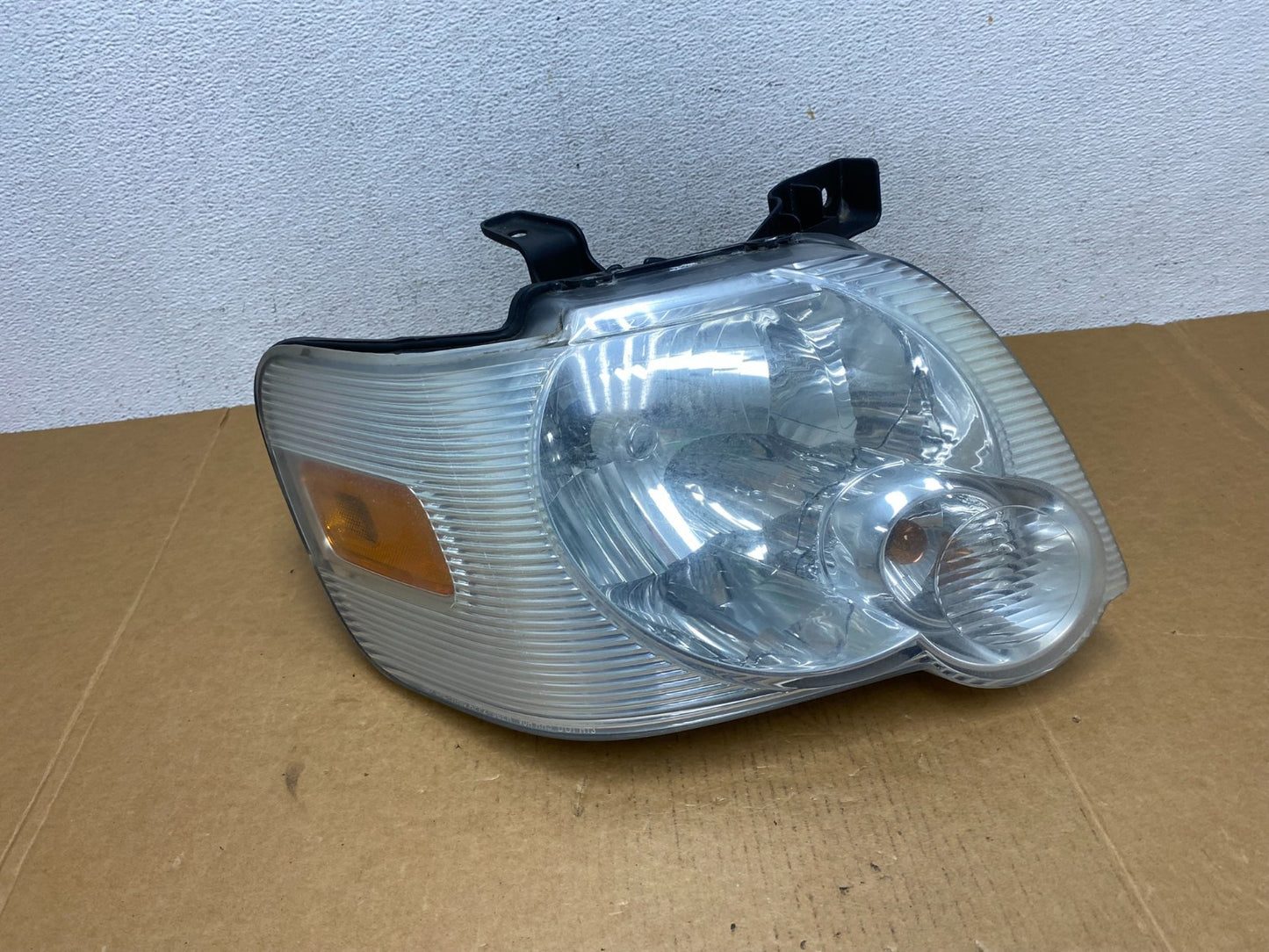 2006 to 2010 Ford Explorer Right Passenger Side Headlight AD9071 DW0