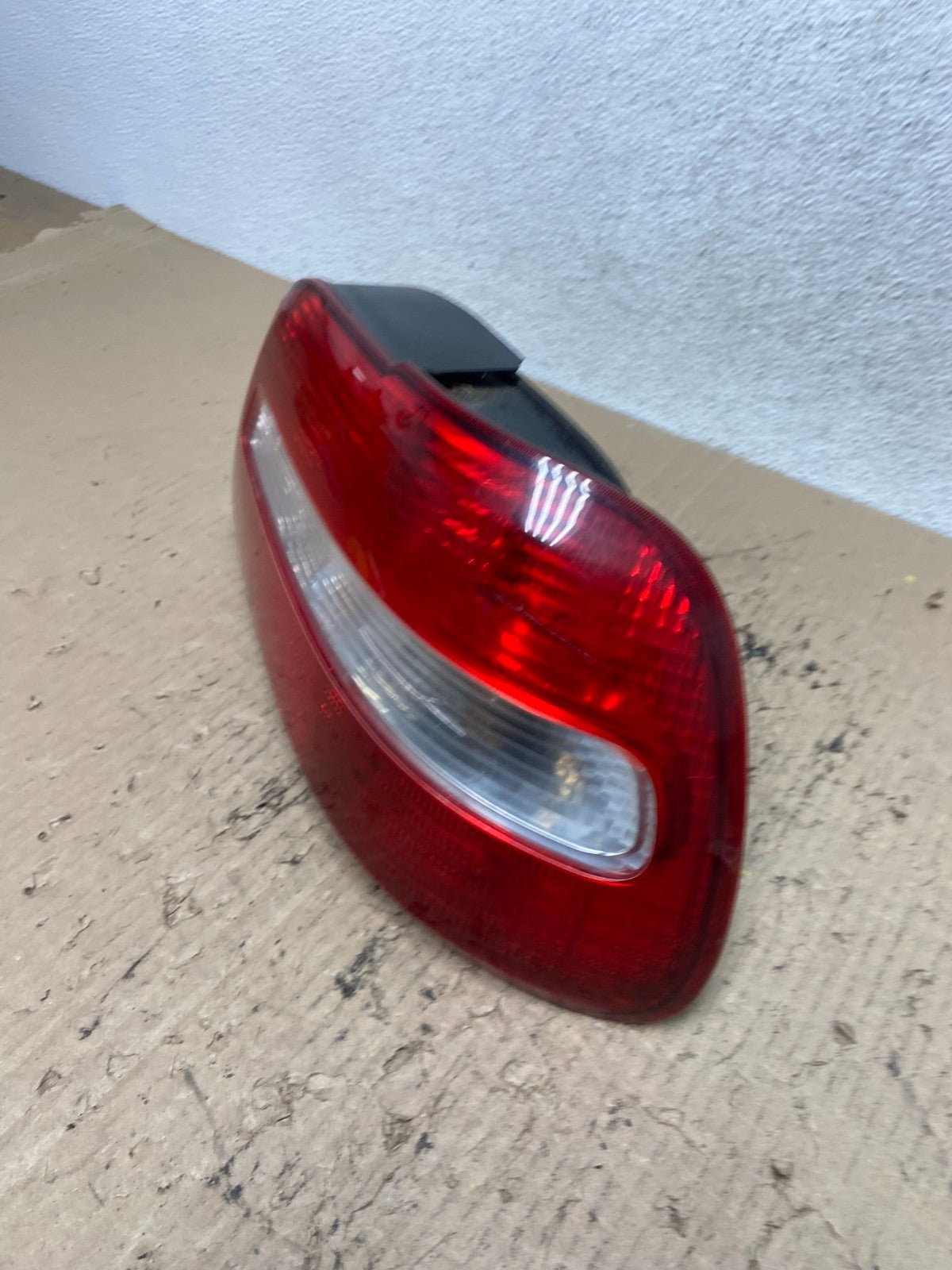 2001 to 2004 Volvo S40 Right Passenger RH Side Tail Light af7164 DG1