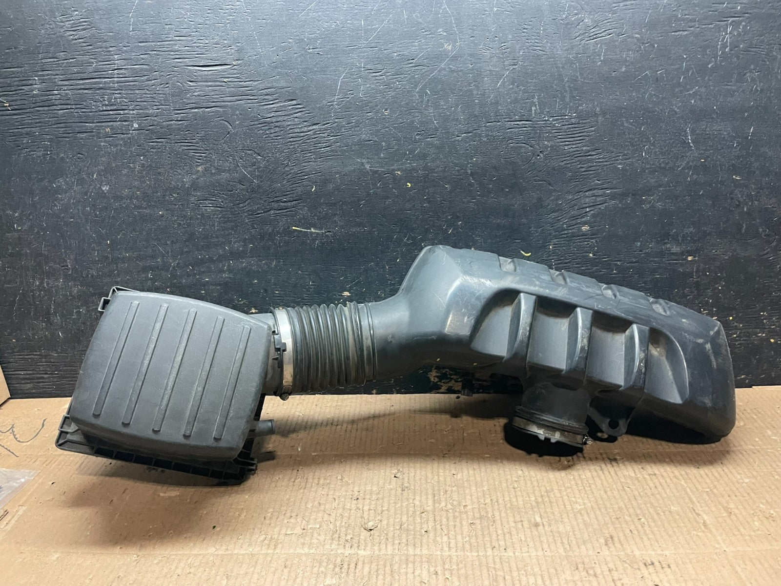 2011-2022 Jeep Grand Cherokee 5.7L V8 Air Cleaner Hose Tube OEM y6291 DG0